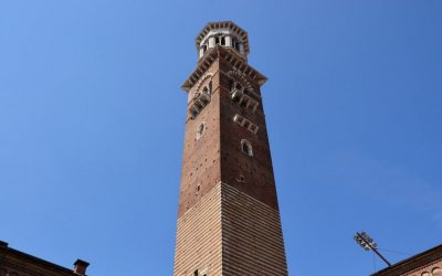 ‪Torre dei Lamberti‬